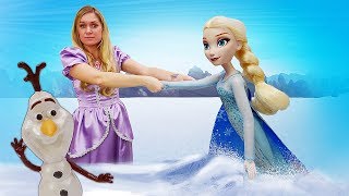 Video mit der Prinzessin  Eiskönigin Elsa braucht Hilfe  Tolle Spielzeuge [upl. by Hyacinthe783]