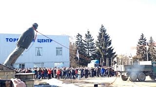 Падение снос памятника постамента Ленину по всей Украине Demolition of the monument to Lenin [upl. by Ellicec]