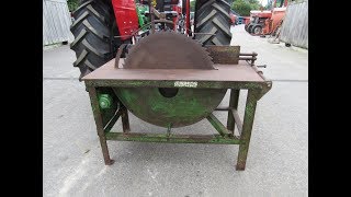 HUXTABLE PTO DRIVEN SAW BENCH [upl. by Acacia]