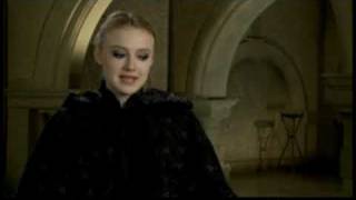 Dakota Fanning quotThe Twilight Saga New Moonquot Interview [upl. by Ahsinrad]