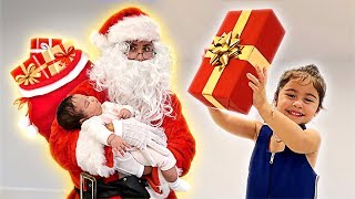 SANTA SURPRISES ELLE AND ALAÏA WITH SECRET CHRISTMAS GIFTS [upl. by Rundgren561]