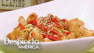 Receta de tallarines de calabacín con pollo al maní estilo pad thai [upl. by Ugo]