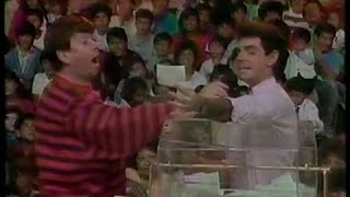 Chabelo se agarra de su puerquito a Eugenio Derbez [upl. by Ahel314]