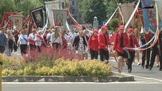 Braniewo Tłumy wiernych na procesji Bożego Ciała [upl. by Chessy]