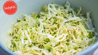 Genial einfacher Spitzkohlsalat  Schnelles amp leckeres SalatRezept [upl. by Ellenod]