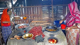 Traditional Chui Jhal Beef Curry Cooking in Khulna with Unbroken Garlic  Bangladeshi Street Food [upl. by Ainattirb]