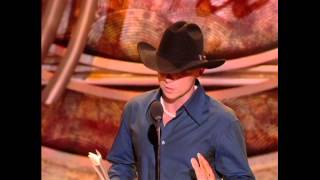 Kenny Chesney Wins Entertainer of the Year  ACM Awards 2005 [upl. by Harmonia789]