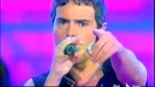 Paolo Meneguzzi  Guardami negli occhi prego  Sanremo 2004m4v [upl. by Shela]