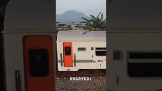 MENGEJAR KERETA COMMUTER LINE BANDUNG RAYA ‼️ [upl. by Llerot42]