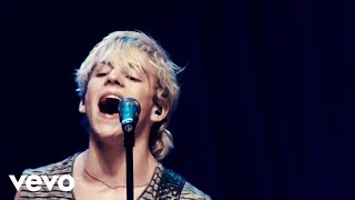 R5  Counting Stars Live In London ft The Vamps [upl. by Einnaf]