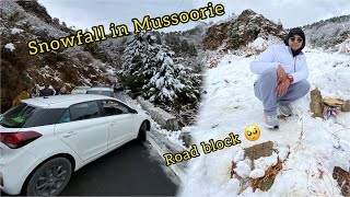 First snowfall in Mussoorie 2023🥶  Road block in Mussoorie 🥲 [upl. by Akcirahs]