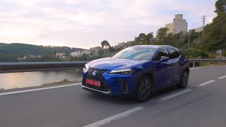 Essai Lexus UX 250h  au volant du SUV compact hybride premium [upl. by Toombs]