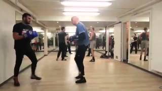 Boxe française Alain Soral à lentraînement [upl. by Nurav]