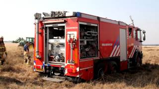 Brandweer blust eigen voertuig  brand Hoge Veluwe [upl. by Ahsyek559]