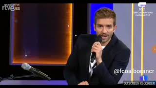 Pablo Alboran ft Pablo López  Peces de Ciudad  Especial de Navidad RTVE 2017 [upl. by Hgielyak947]