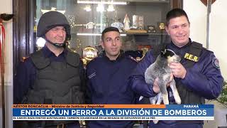 Néstor Roncaglia  Entrega de un cachorro a Bomberos Zapadores [upl. by Eatnoled834]