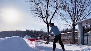 It’s snowing in the mountains again I’m sweeping the snow playing snowball fights and making snow [upl. by Frannie563]