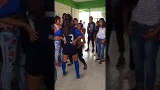 Niñas bailando en el colegio😰😰 [upl. by Minor]