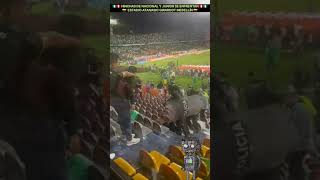 🇳🇬 HINCHAS DE NACIONAL Y JUNIOR SE ENFRENTAN EN EL ATANASIO 🏟️ [upl. by Oiril704]