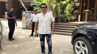 VIVEK OBEROI SNAPPED AT BANDRA  vivekoberoi vrialvedio trending video bollywoodwonder [upl. by Betta401]