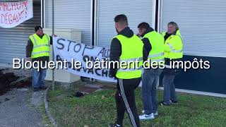 Lesparre  les gilets jaunes devant le centre des impôts [upl. by Areikahs]