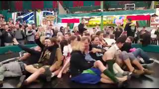 Münchner Oktoberfest 2017 Teufelsrad Pärchenfahrt Traditionelles Fahrgeschäft auf der Wiesn [upl. by Petunia]