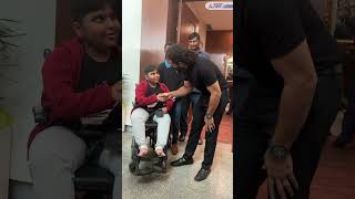 ఫ్యాన్ కి అల్లు అర్జున్ స్పెషల్ గిఫ్ట్ ❤️❤️  A sweet gesture by Allu Arjun with his Fan shorts [upl. by Droffats]