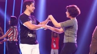 Alizeh Shah Dance At Hum Awards  Ali Zafar and Alizeh Shah Dance Performance [upl. by Pinckney]