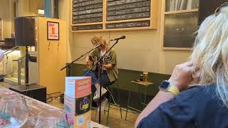 Marika Hackman  quotBetween the Bars Acousticquot Elliott Smith cover Manchester August 31st 2024 [upl. by Bore]