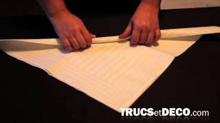 Pliage de Serviette en forme de Pyramide  Tutoriel par trucsetdecocom [upl. by Atikkin]