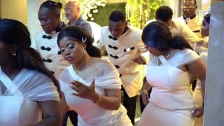 Lindo África Casamento Entrada com dançar🎶🎶🎶💃🏾🕺🏾 Moving in Africa [upl. by Nagek]