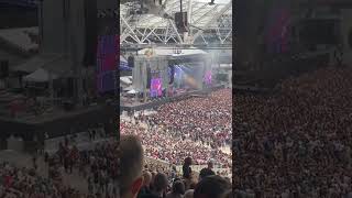 Weezer  Enter Sandman Metallica Cover Olympic Stadium London for the Hella Mega Tour 240722 [upl. by Gottfried341]