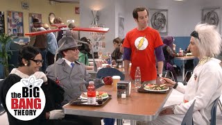 Howards Sheldon Costume  The Big Bang Theory [upl. by Notfol]