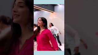 O bekhbar Dance shorts shreyaghoshal [upl. by Barnebas]