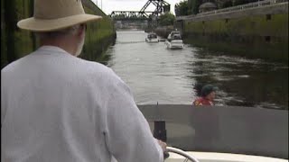 How to Navigate quotLock Throughquot the ChittendenBallard Locks [upl. by Farkas]