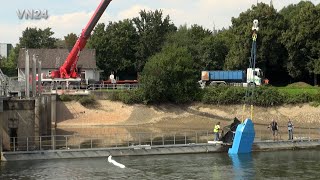 22082023  VN24  Arbeitsboot versinkt in der Ruhr  Bergung mit über 55 Meter Kranauslage [upl. by Eelimaj966]