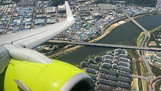 Waving ground staff Jinair  B738  Daegu  Jeju [upl. by Aztin]