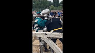 VIDEO Fêtes médiévales  le béhourd débarque à SaintBenoitduSault [upl. by Llevram]