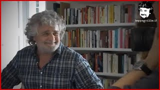 Beppe Grillo referendum democrazia  Intervista a Anno Zero [upl. by Aralomo]