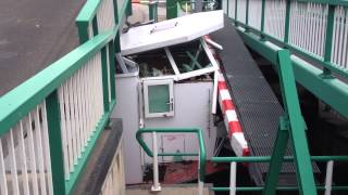 schip geplet onder brug Urkersluis [upl. by Novets]