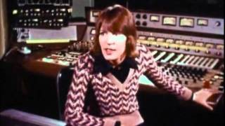 HELEN REDDY  VERY RARE INTERVIEW LOVE SONG FOR JEFFREY LIVE IN RECORDING STUDIO [upl. by Sivram]