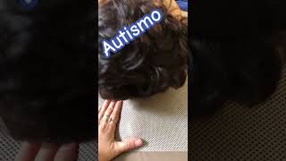 Autismo autismoinfantil alfombra que vibra así el solo busca estimularse colocando partes cuerpo [upl. by Ydissak511]