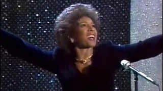 Dame Shirley Bassey  I Am What I Am Bei Bio 1985 [upl. by Esnofla843]