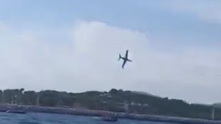 Vidéo  Tragédie au Lavandou  Un Fouga Magister sécrase en mer lors dun show aérien [upl. by Anizor]