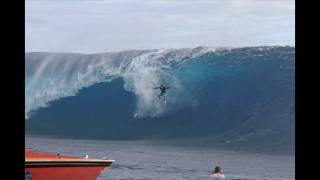 Kelly Slaters near death wipeout at Teahupoo [upl. by Yrrol]