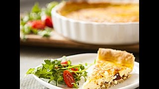 Come fare la quiche Lorraine  videoricetta di torta salata con pancetta [upl. by Aenet]