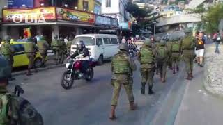 Tropas do Exército chegam à Rocinha [upl. by Latyrc]