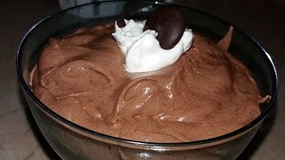 Crème chantilly au chocolat كريمة الشونتيي مع الشوكولاته [upl. by Anaibaf220]