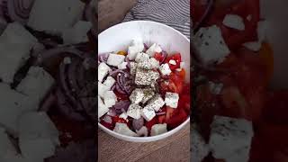 Griechischer Bauernsalat mit Feta 🍅 einfaches Salat Rezept [upl. by Yenruoc]