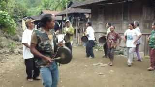 Father would you like to play the gong  Playing the gongs at Dacalan Tanudan Kalinga [upl. by Hewie]